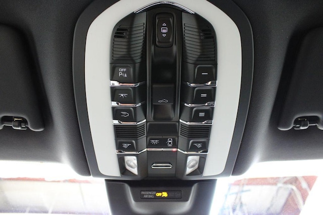 2025 Porsche Macan S - Photo 35