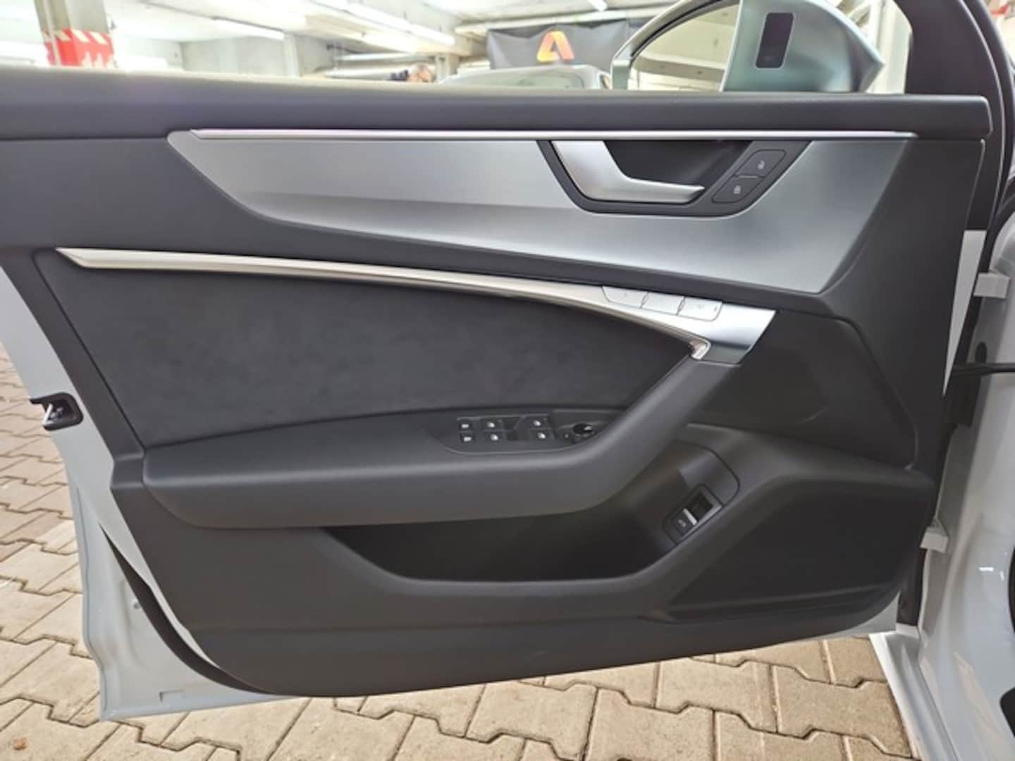Bild über Audi S6 Avant TDI quattro tiptronic - für weitere Informationen kontaktieren Sie den Audi Partner
