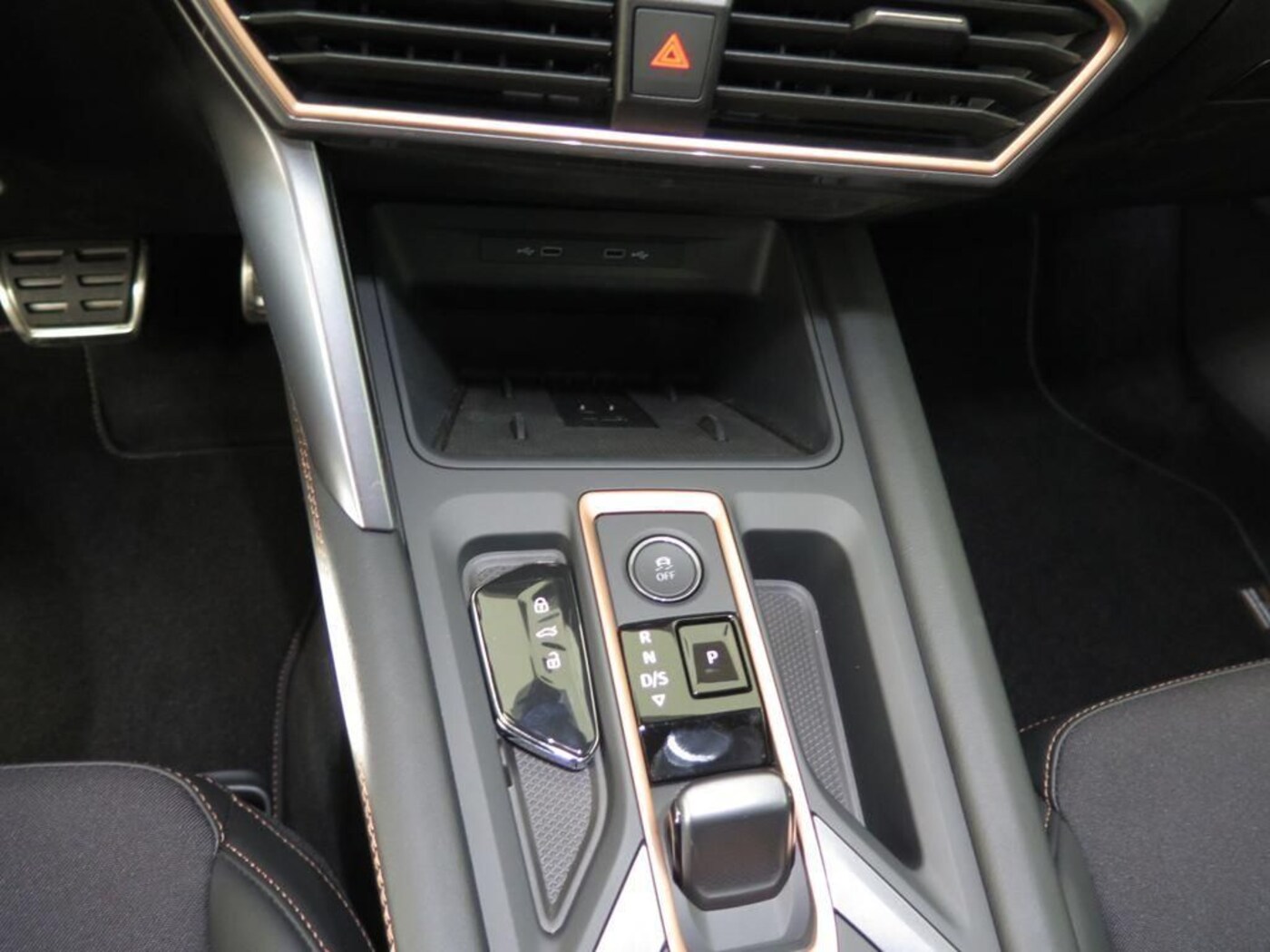CUPRA Leon León 1.5 TSI e-Hybrid DSG 150 kW (204 CV) — photo 11