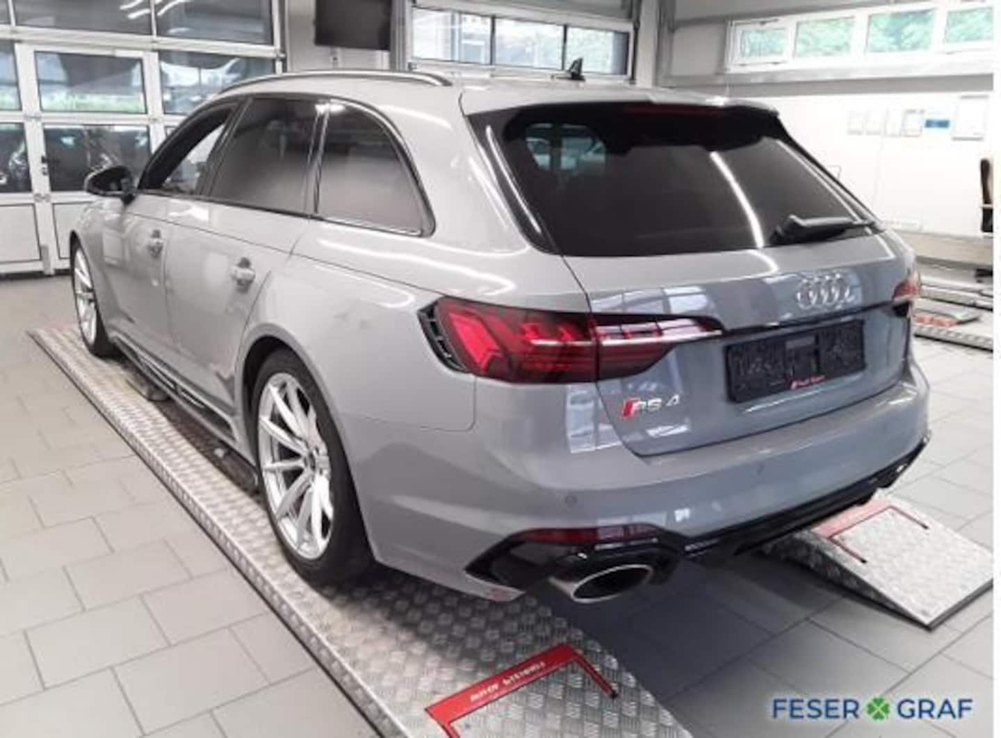 Bild über Audi RS 4 Avant TFSI quattro tiptronic - für weitere Informationen kontaktieren Sie den Audi Partner