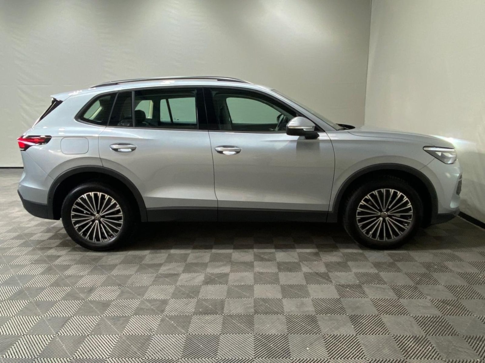 Volkswagen Tiguan – Bild 16
