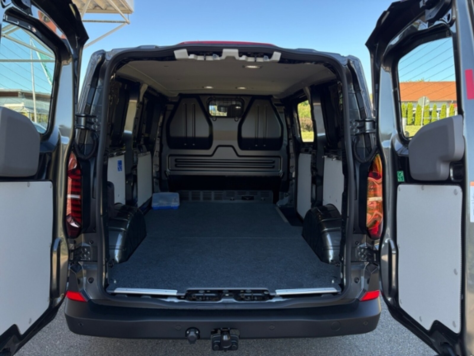 Volkswagen Transporter Kasten kurzer Radstand – Bild 11