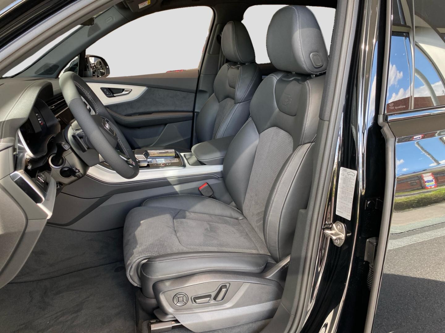 Bild über Audi Q7 SUV S line business TDI quattro 210 kW tiptronic - für weitere Informationen kontaktieren Sie den Audi Partner