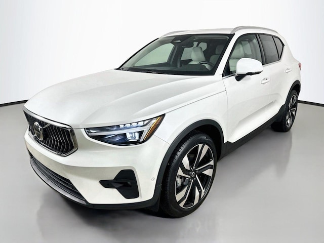 2025 Volvo XC40
