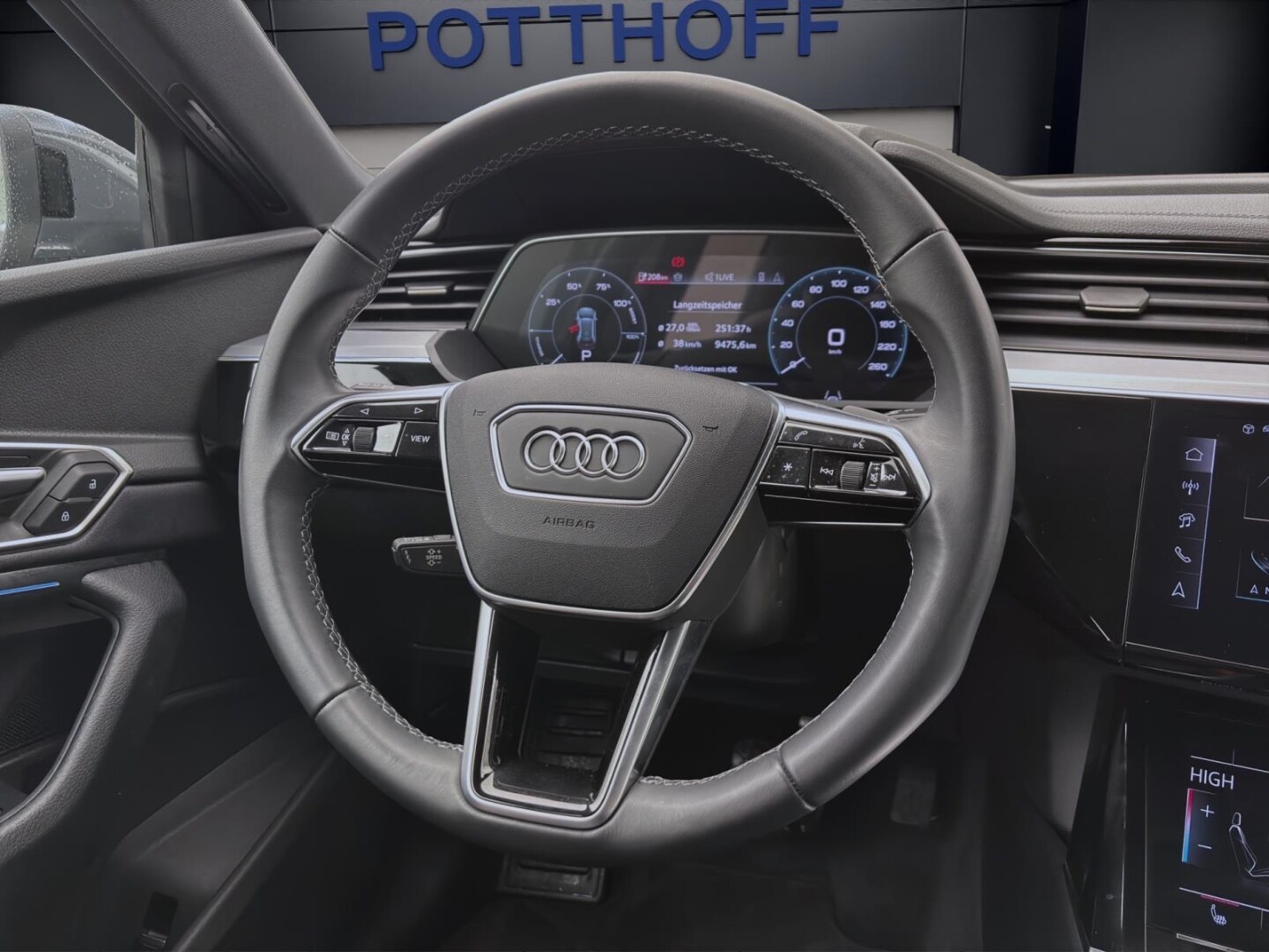 Image about Audi Q8 e-tron advanced 55 e-tron quattro
