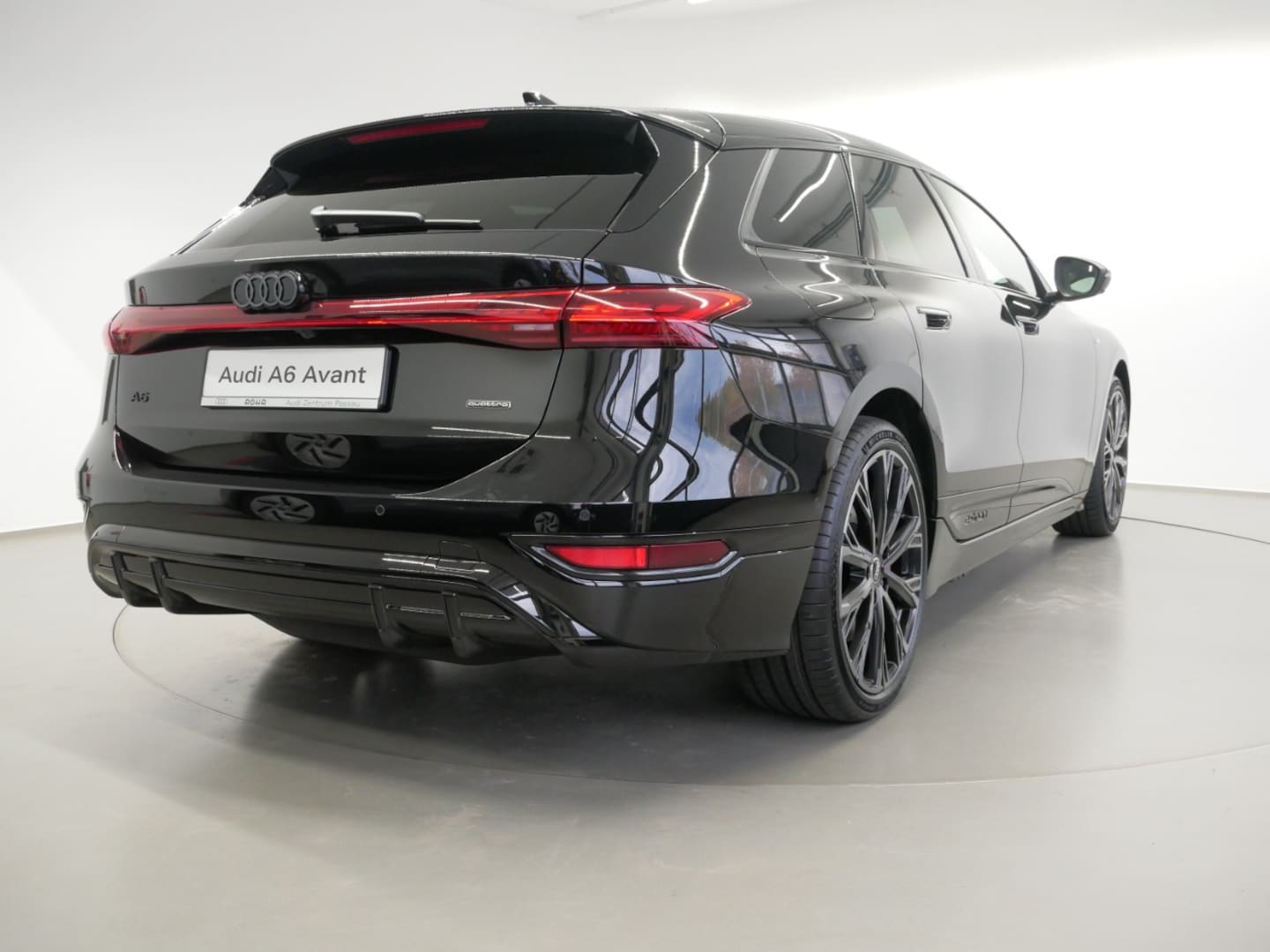 Bild über Audi A6 Avant e-tron e-tron quattro - für weitere Informationen kontaktieren Sie den Audi Partner