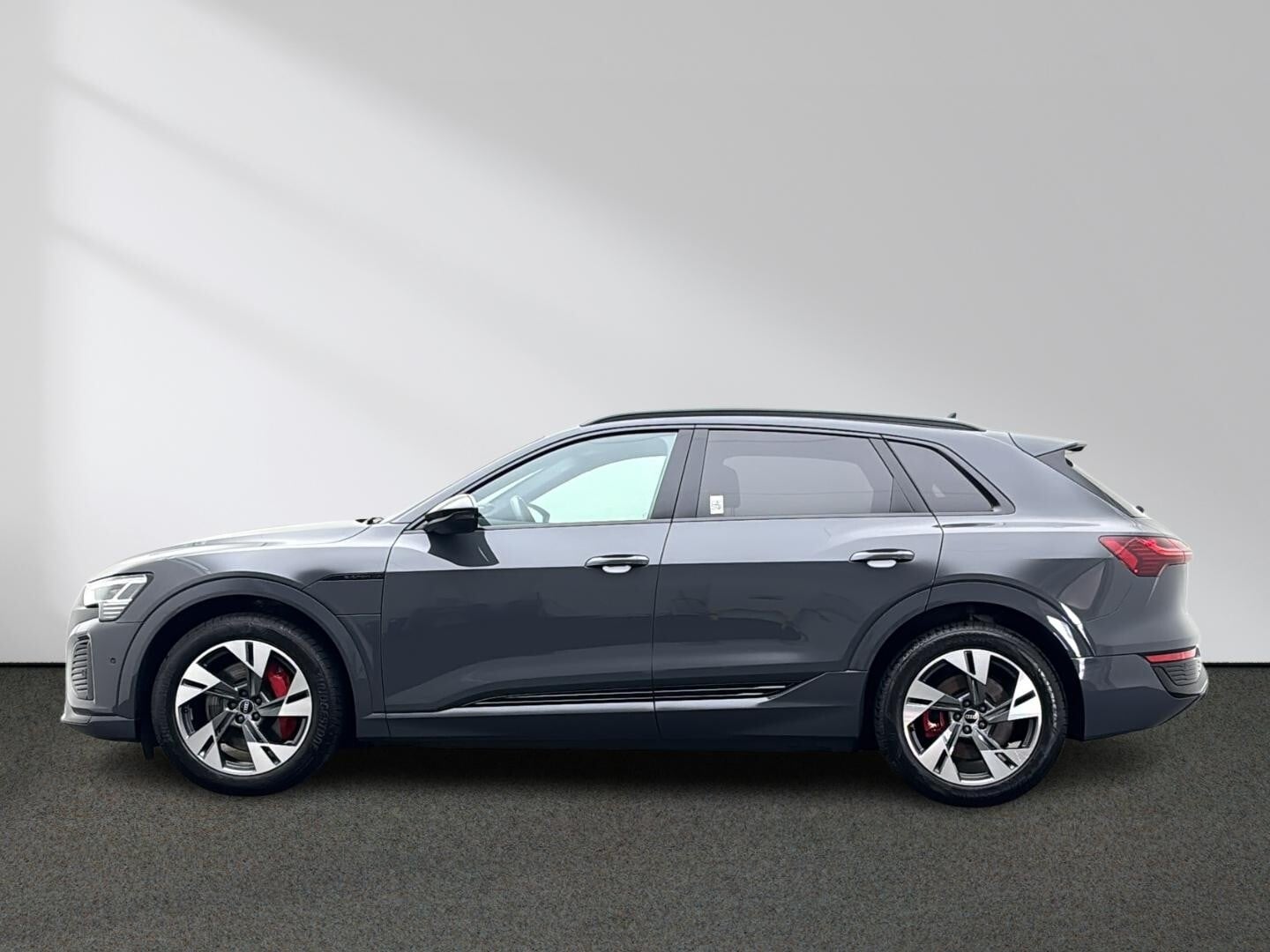 Bild über Audi Q8 e-tron S line 50 e-tron quattro - für weitere Informationen kontaktieren Sie den Audi Partner