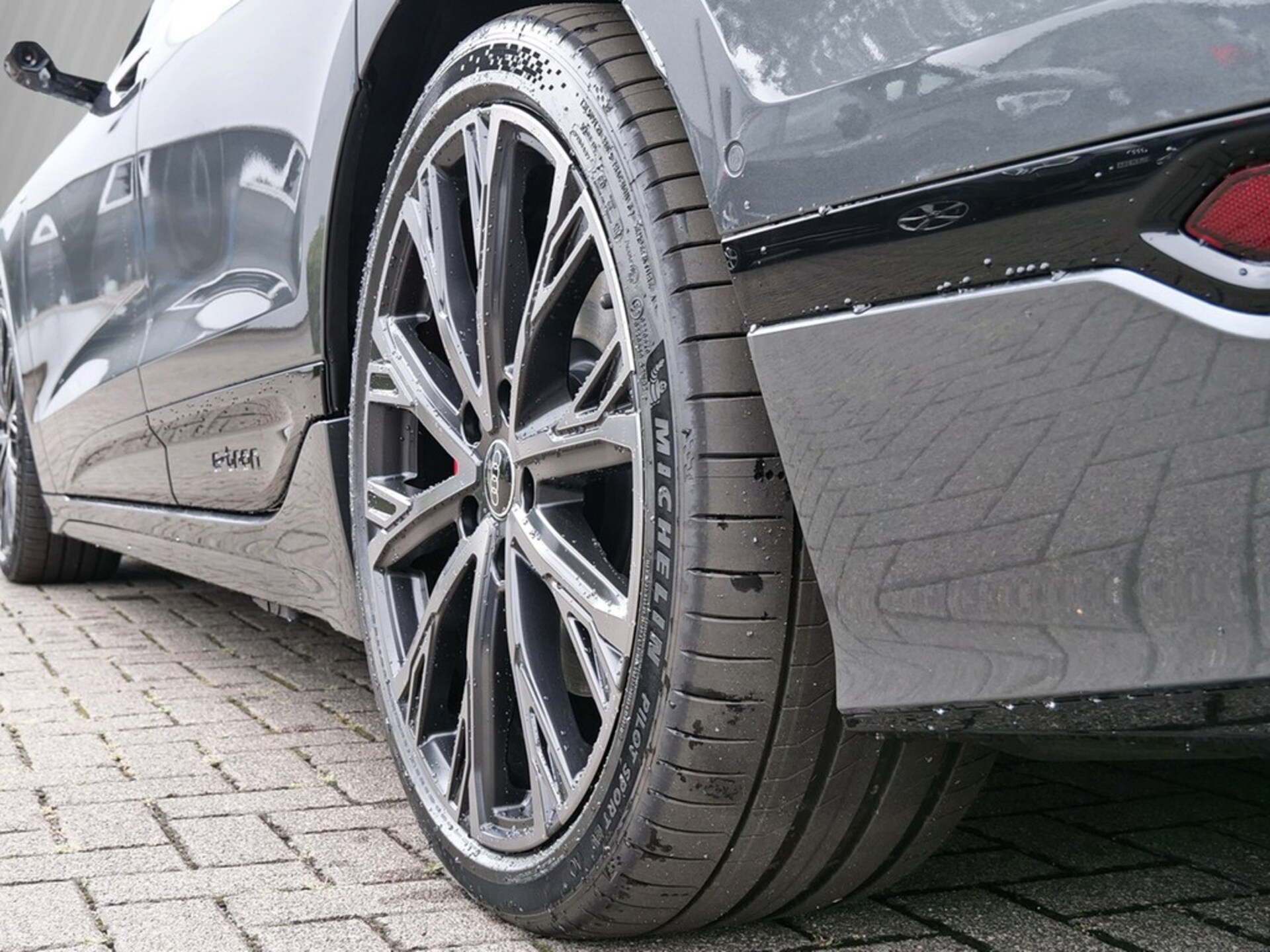 Audi A6 Avant e-tron edition one