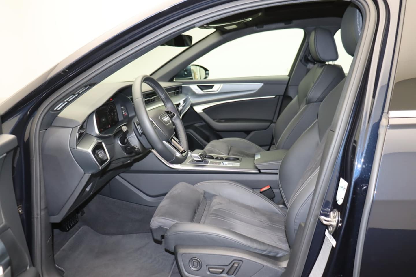 Bild über Audi A6 Avant S line 40 TDI quattro S tronic - für weitere Informationen kontaktieren Sie den Audi Partner