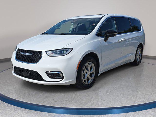2024 Chrysler Pacifica Limited's photo