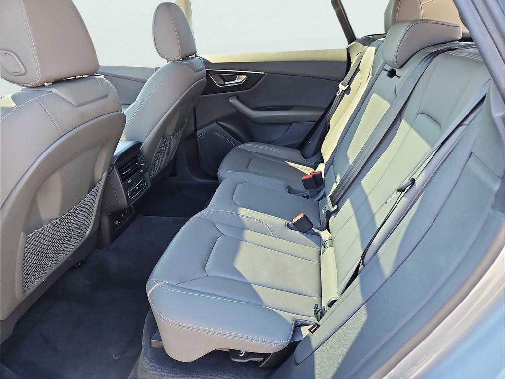 2025 Audi Q8 Premium - Photo 33