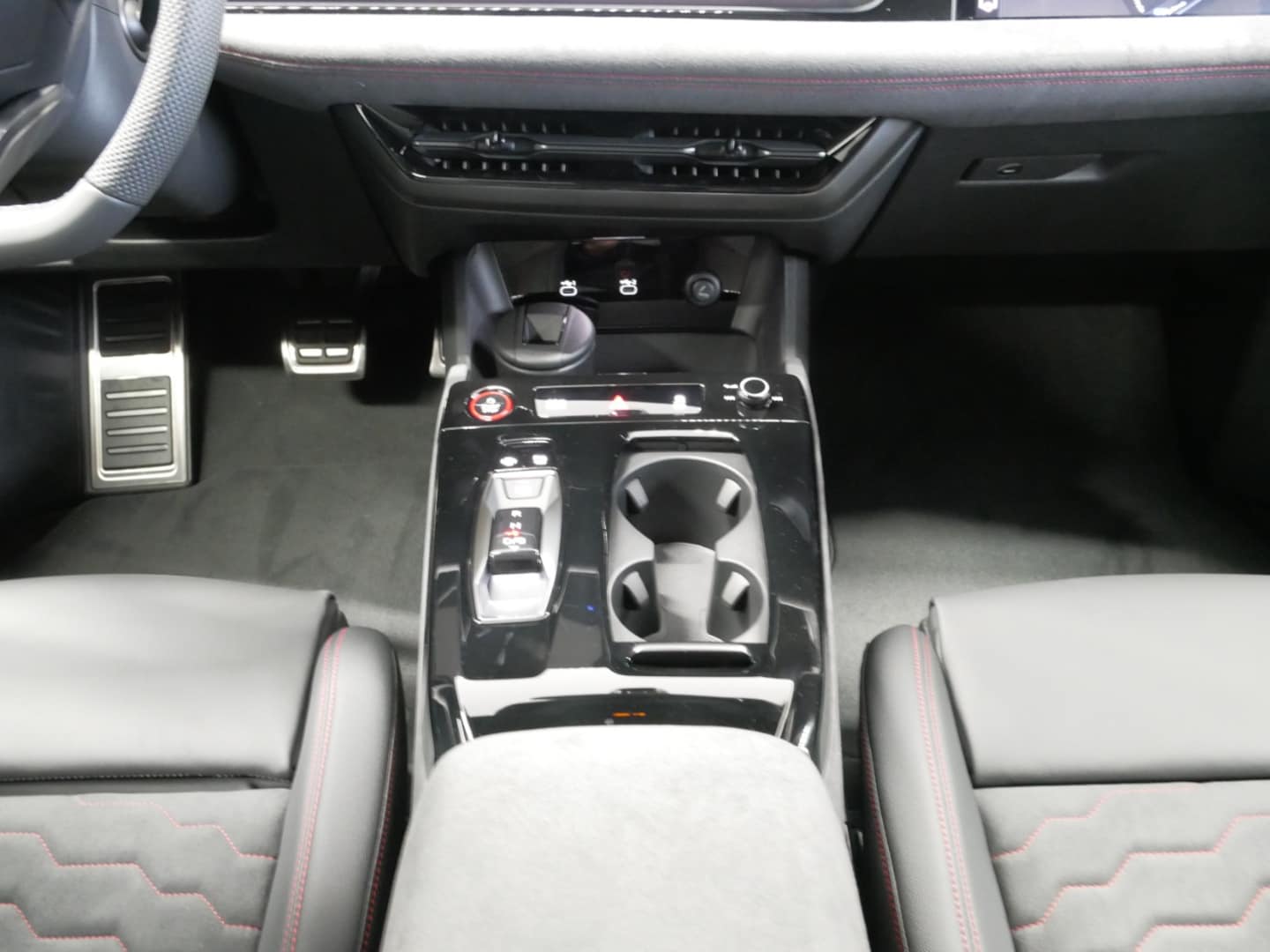 Bild über Audi A6 Avant e-tron e-tron quattro - für weitere Informationen kontaktieren Sie den Audi Partner