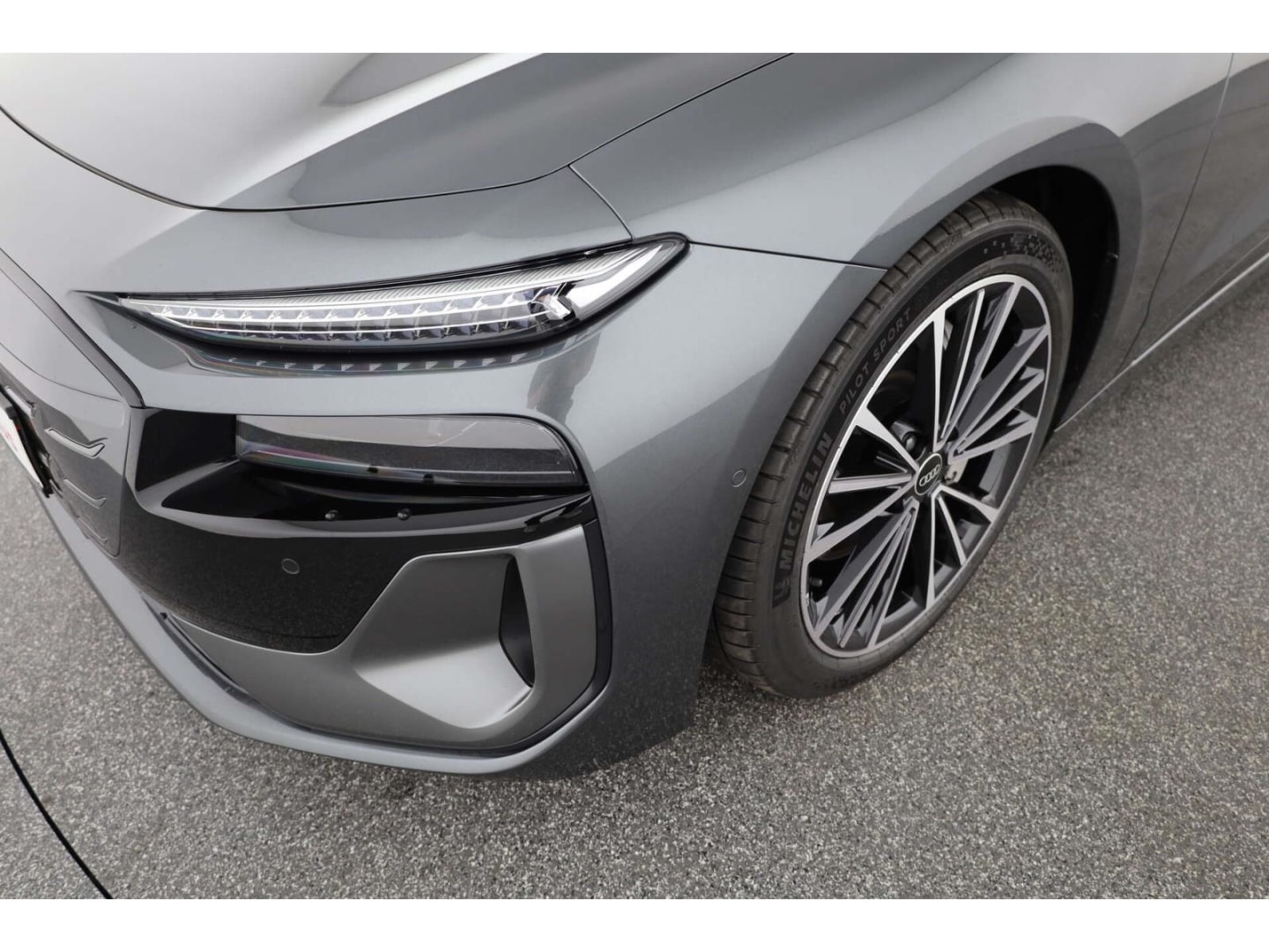 Bild über Audi A6 Avant e-tron e-tron performance - für weitere Informationen kontaktieren Sie den Audi Partner