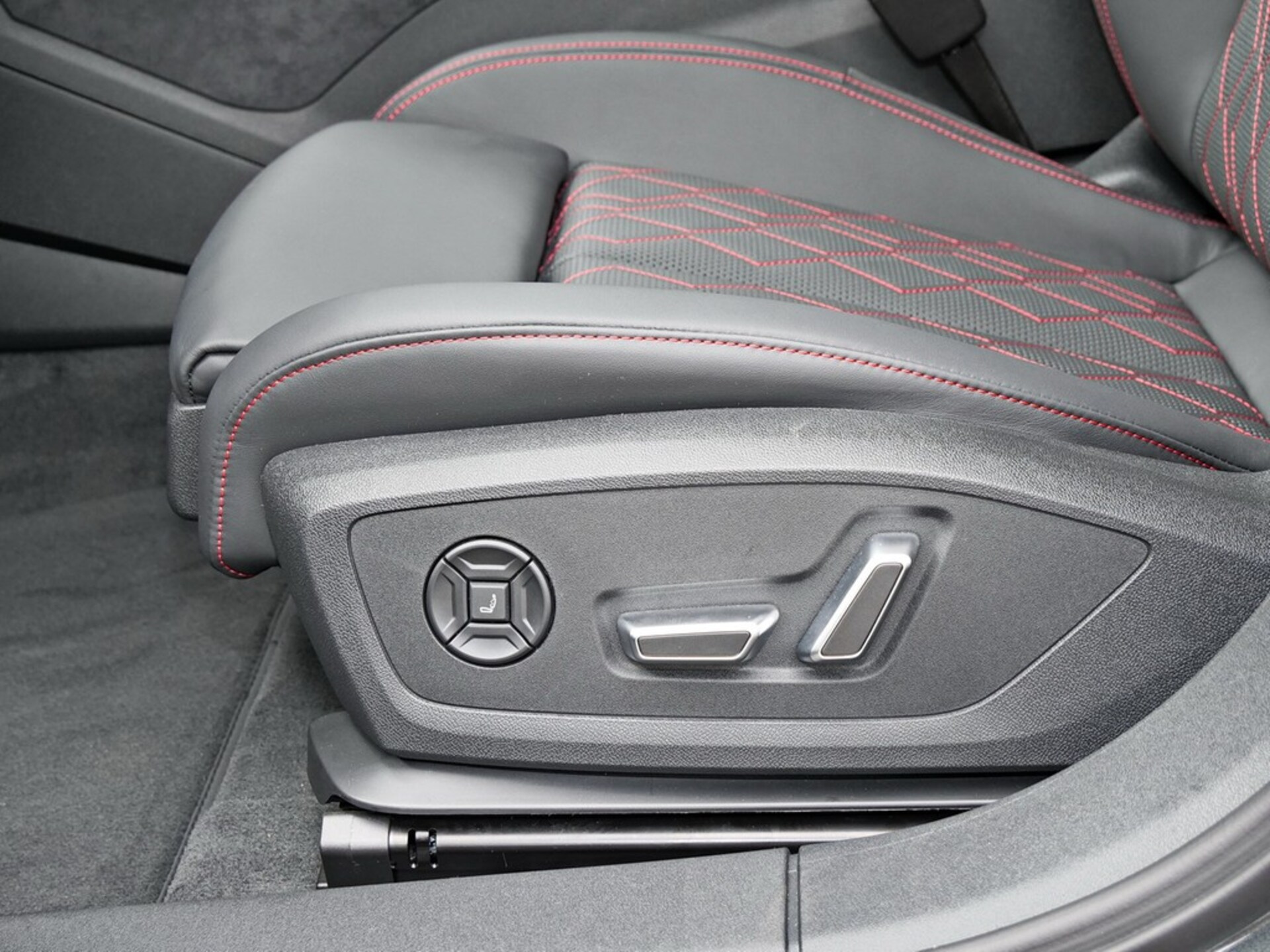 Audi A6 Avant e-tron edition one