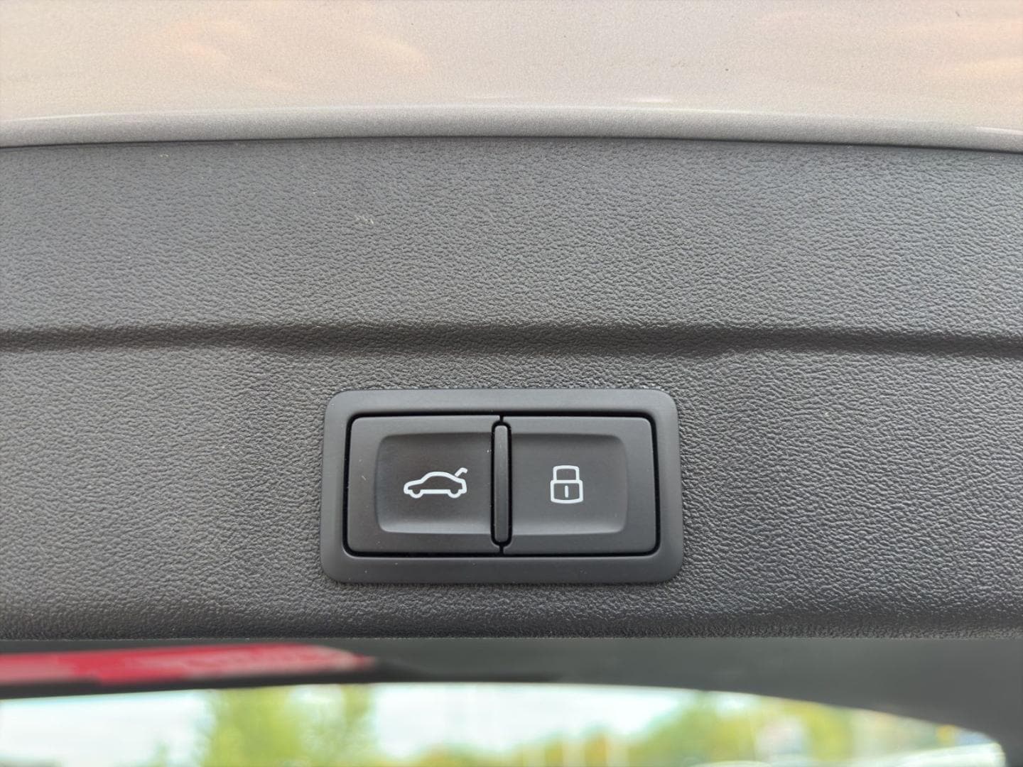 Bild über Audi A6 Avant TDI 150 kW S tronic - für weitere Informationen kontaktieren Sie den Audi Partner
