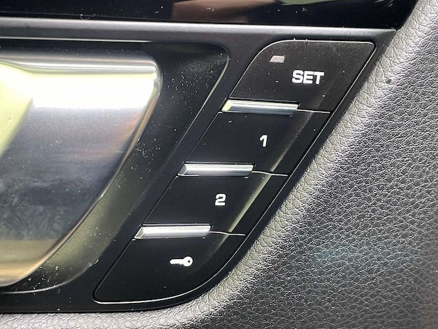 2025 Porsche Macan Base - Photo 37