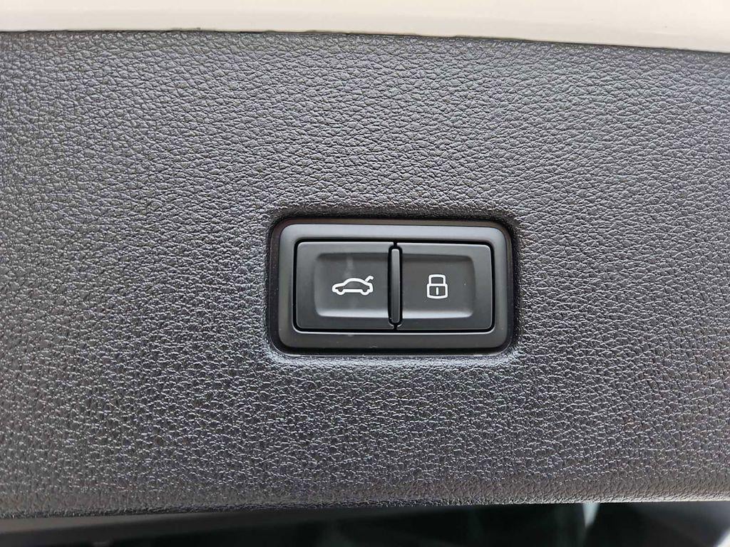 2023 Audi SQ8 Premium Plus - Photo 36