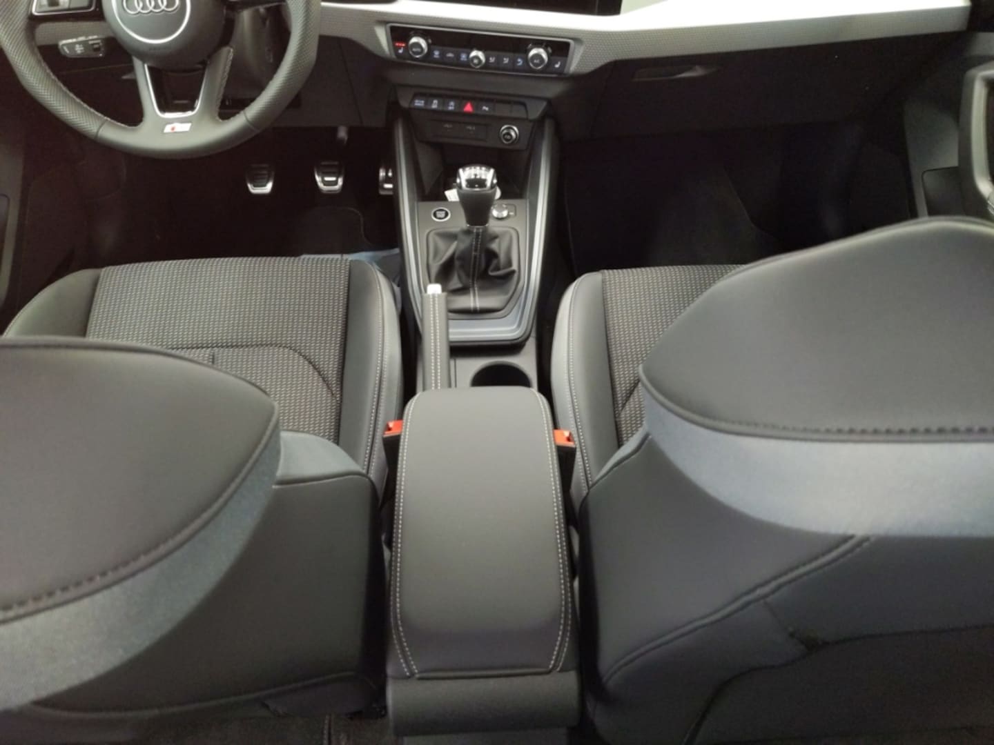 Bild über Audi A1 Sportback advanced 30 TFSI Schaltgetriebe - für weitere Informationen kontaktieren Sie den Audi Partner