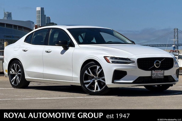 2022 Volvo S60 Recharge Plug-In Hybrid
