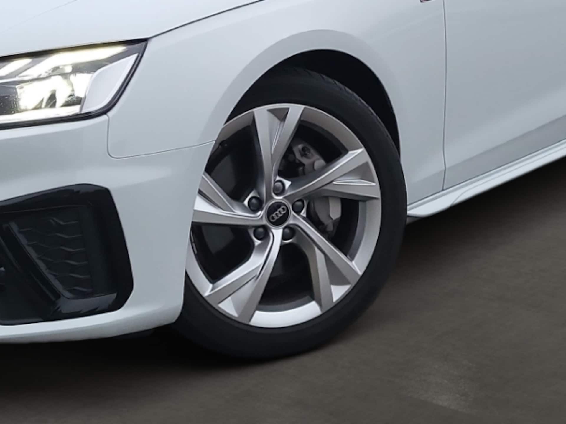 Audi A4 Avant S line