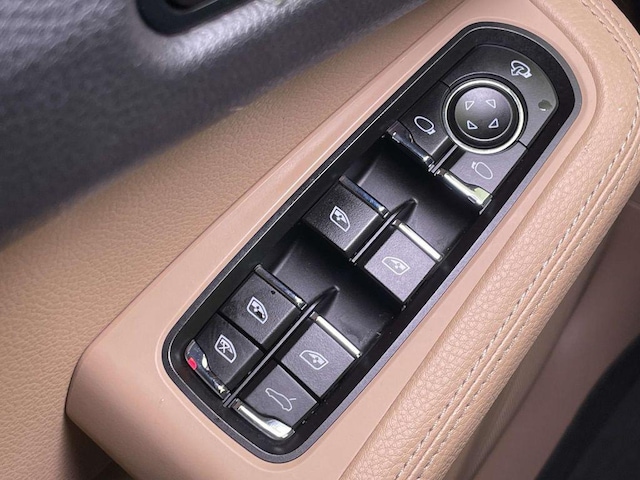 2025 Porsche Macan Base - Photo 39