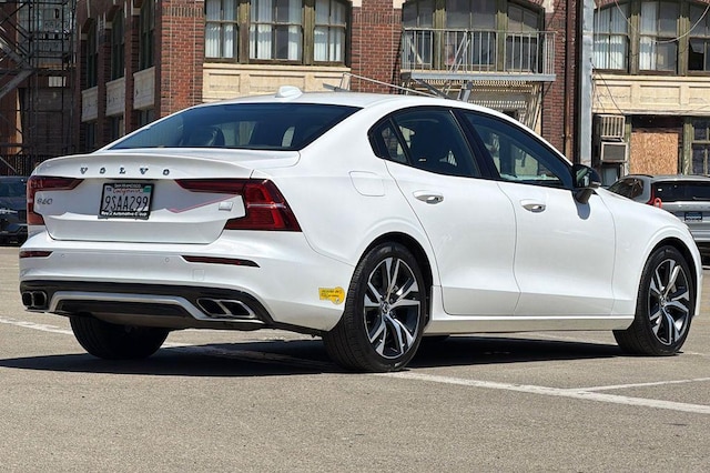 2022 Volvo S60 Recharge Plug-In Hybrid