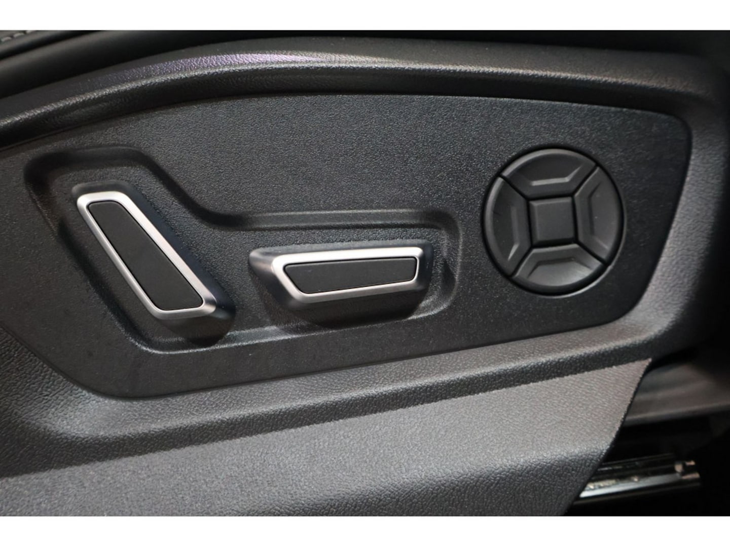 Bild über Audi Q8 SUV 50 TDI quattro tiptronic - für weitere Informationen kontaktieren Sie den Audi Partner
