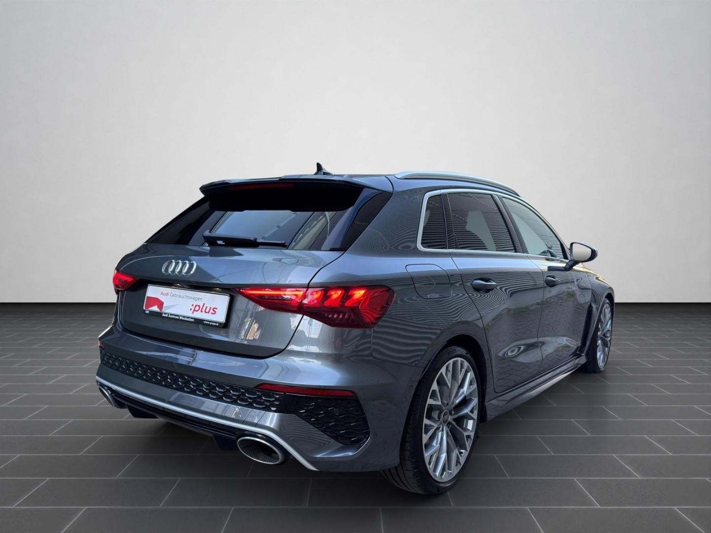 Bild über Audi RS 3 Sportback TFSI quattro S tronic - für weitere Informationen kontaktieren Sie den Audi Partner