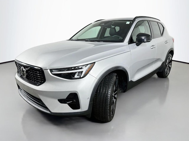 2025 Volvo XC40