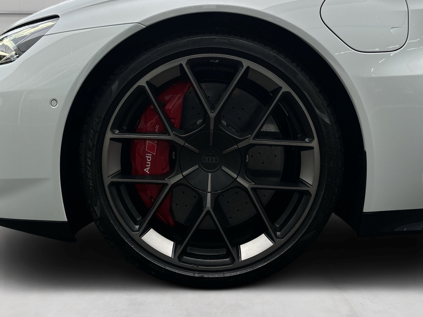 Bild über Audi RS e-tron GT performance e-tron quattro - für weitere Informationen kontaktieren Sie den Audi Partner