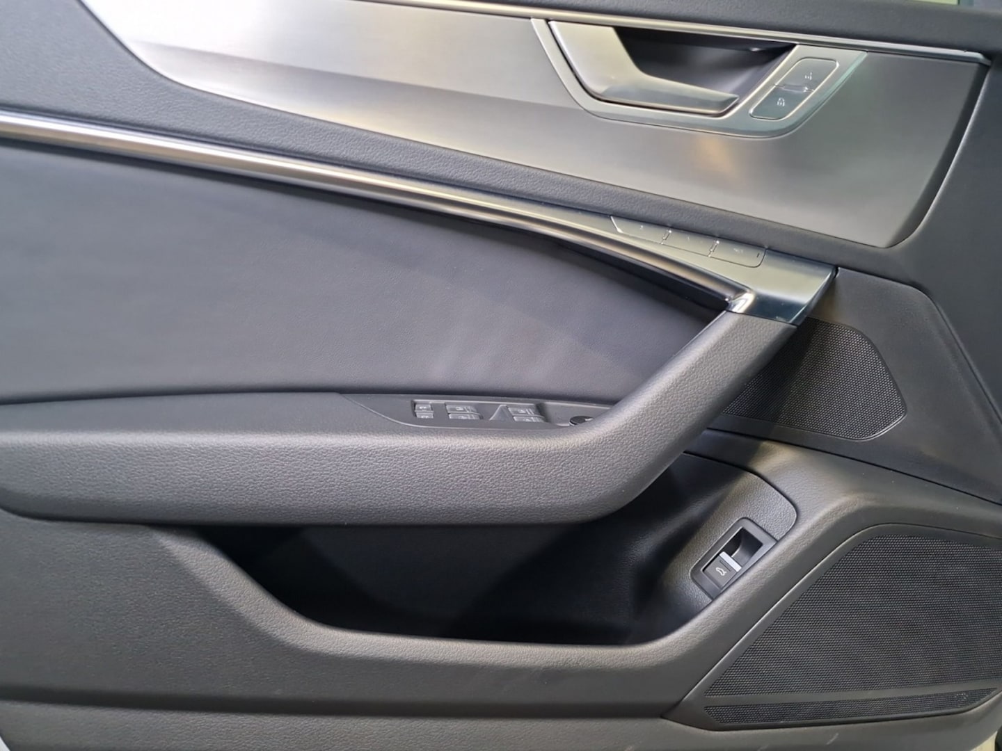 Bild über Audi A6 Avant S line 45 TFSI S tronic - für weitere Informationen kontaktieren Sie den Audi Partner
