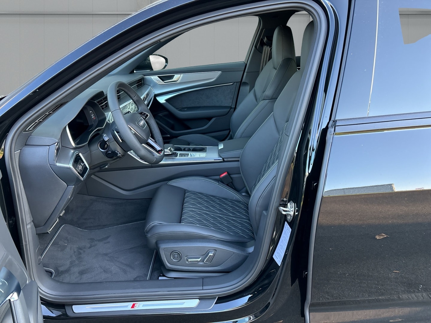Bild über Audi A6 Avant S line 50 TDI quattro tiptronic - für weitere Informationen kontaktieren Sie den Audi Partner