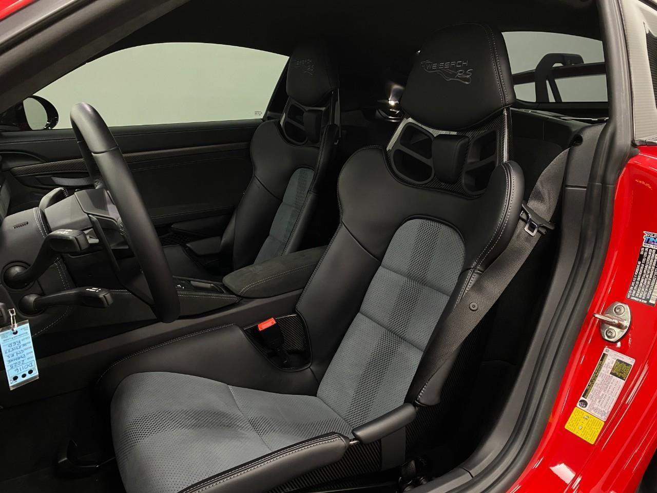 2025 Porsche 718 GT4 RS - Photo 39