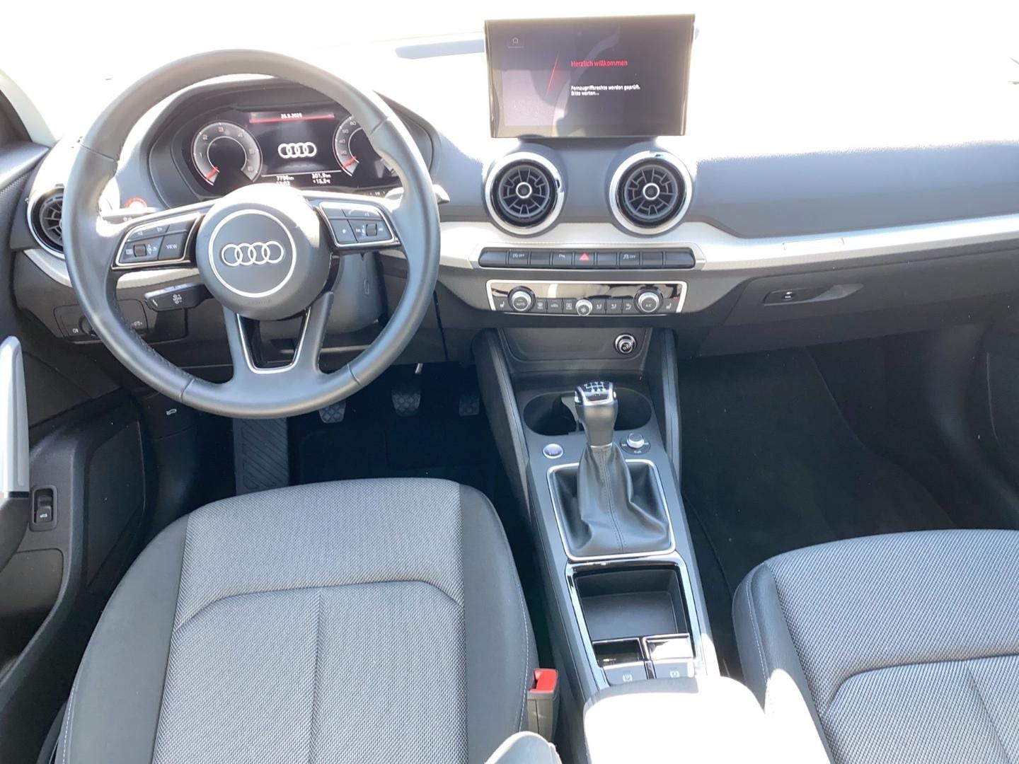 Bild über Audi Q2 advanced 30 TDI Schaltgetriebe - für weitere Informationen kontaktieren Sie den Audi Partner