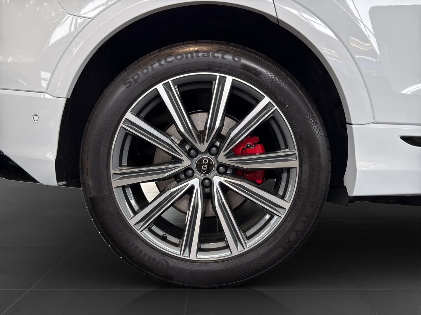 Bild über Audi Q8 SUV S line business TDI quattro 210 kW tiptronic - für weitere Informationen kontaktieren Sie den Audi Partner