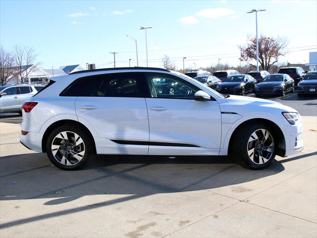 2022 AUDI E-TRON - Image 2