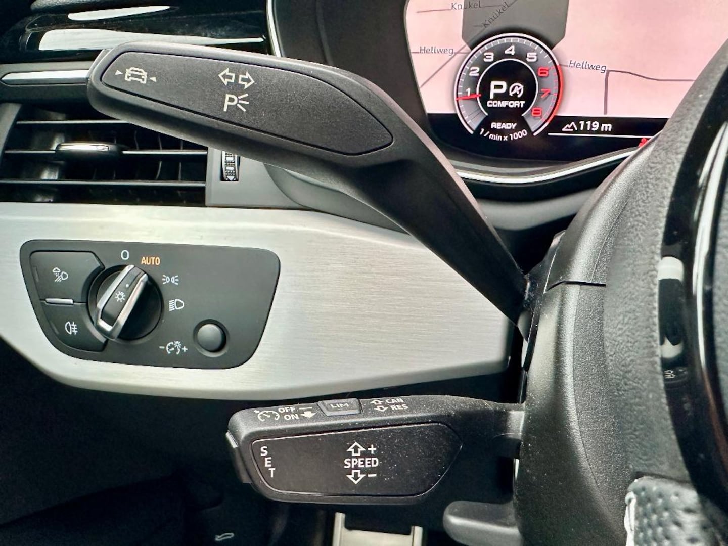 Bild über Audi A4 Avant S line 40 TFSI quattro S tronic - für weitere Informationen kontaktieren Sie den Audi Partner