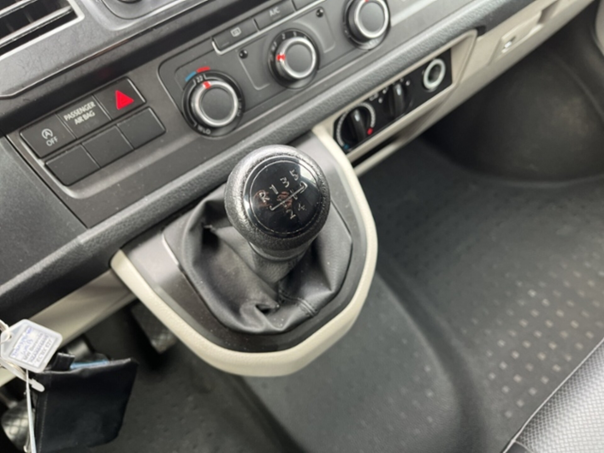 Volkswagen T6 Transporter Kombi kurzer Radstand