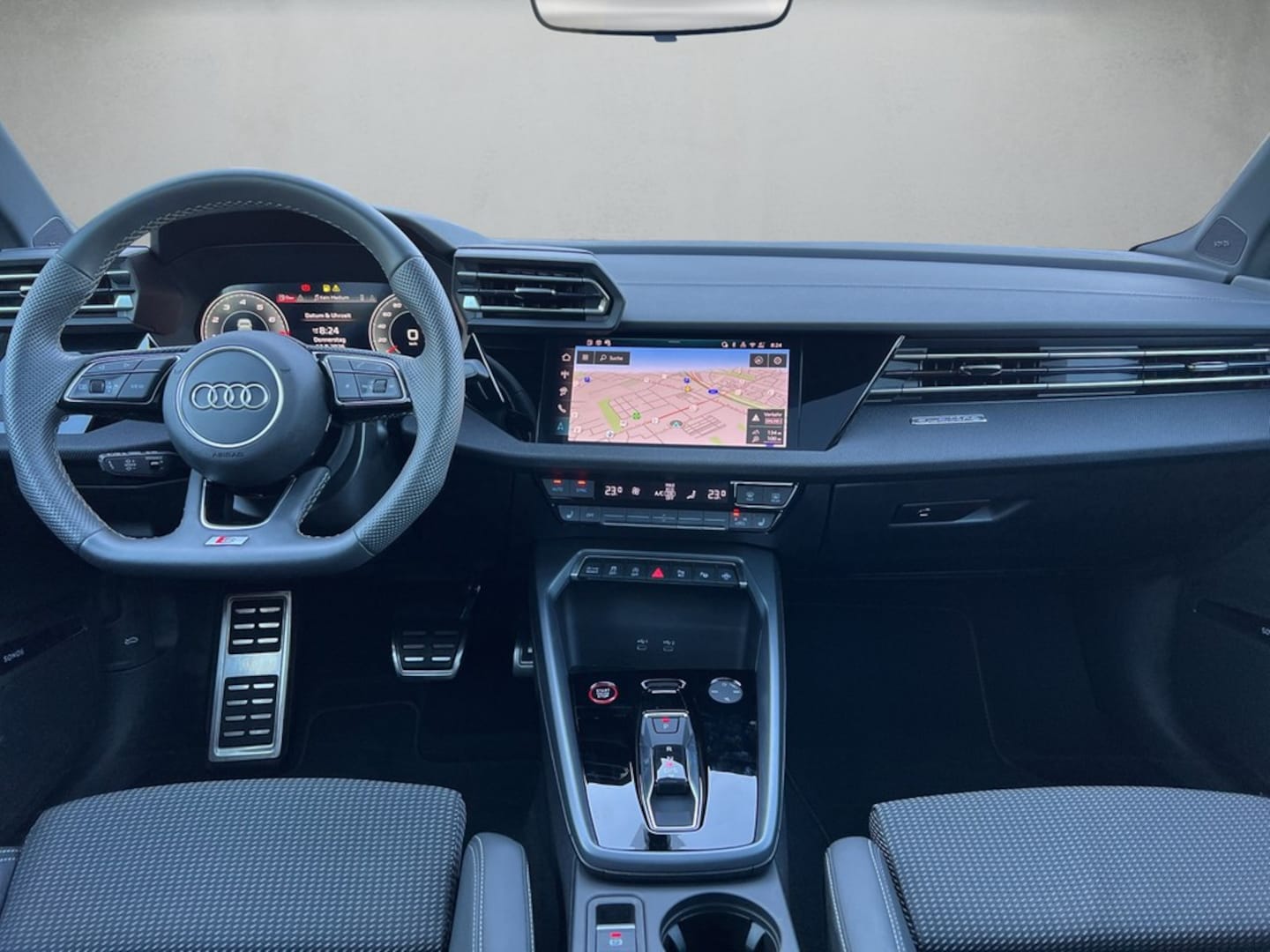 Bild über Audi S3 Limousine TFSI quattro S tronic - für weitere Informationen kontaktieren Sie den Audi Partner