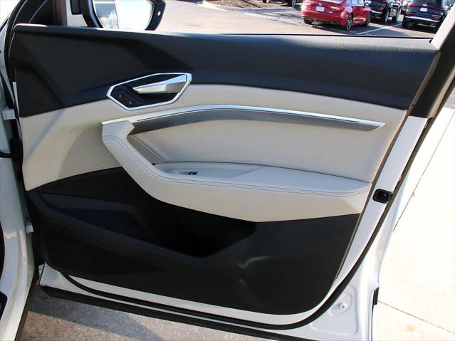 2022 AUDI E-TRON - Image 35