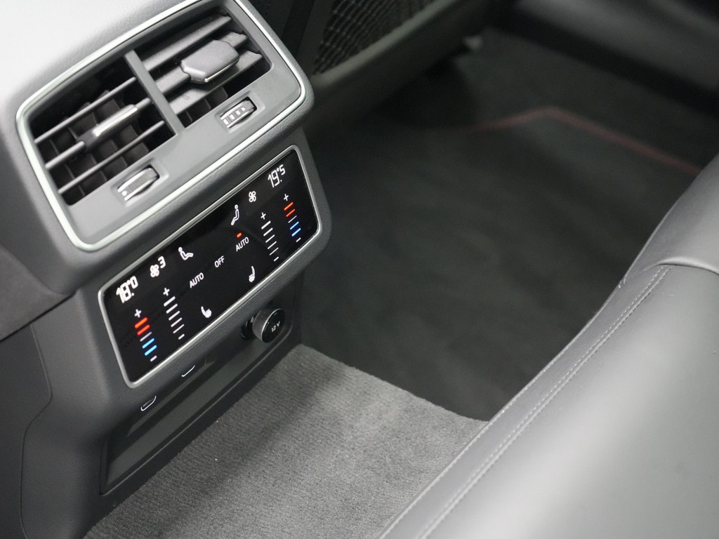 Image about Audi RS 6 Avant performance quattro tiptronic