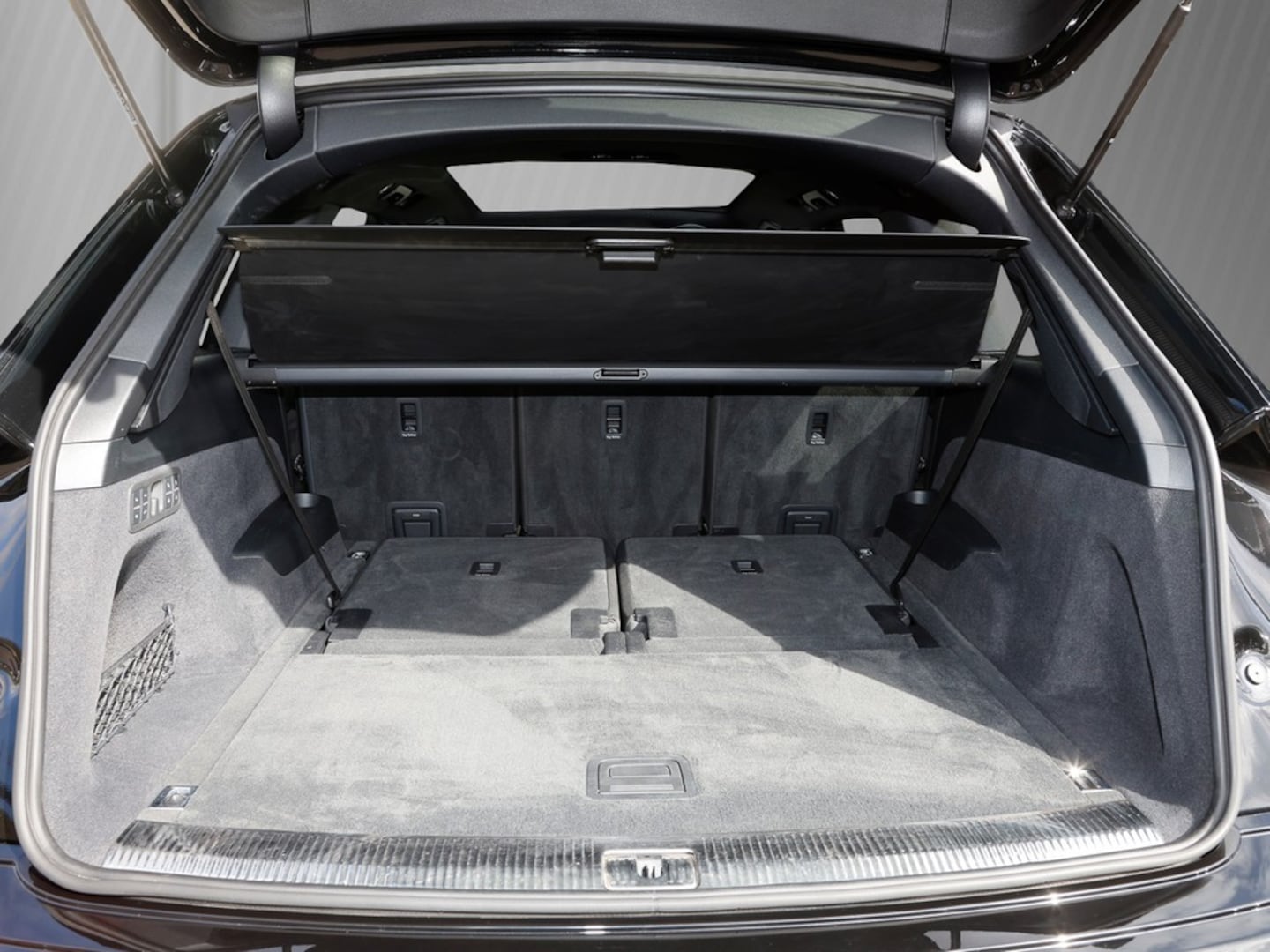 Bild über Audi SQ7 competition plus TFSI quattro tiptronic - für weitere Informationen kontaktieren Sie den Audi Partner
