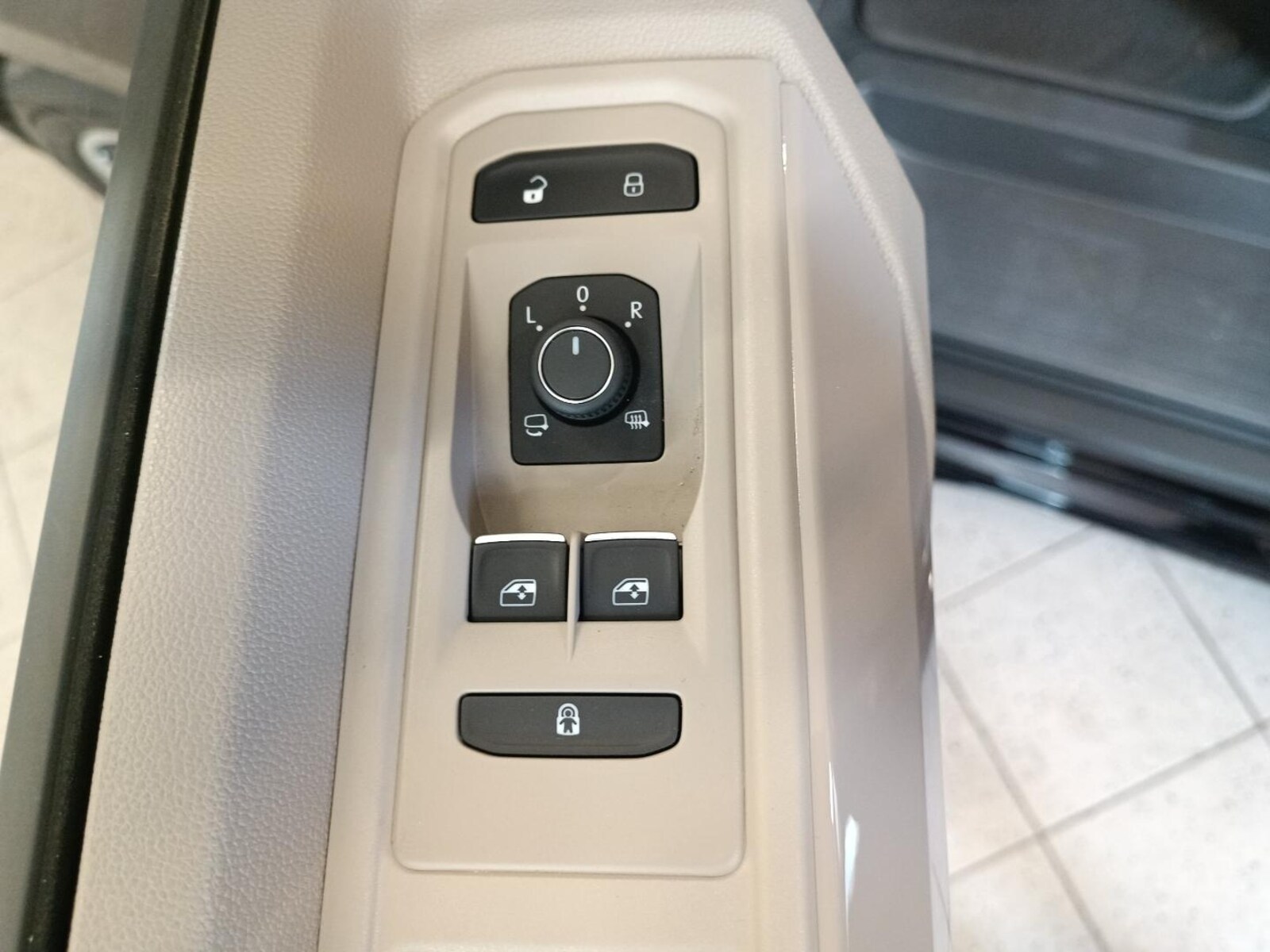 Volkswagen Multivan Langversion – Bild 15