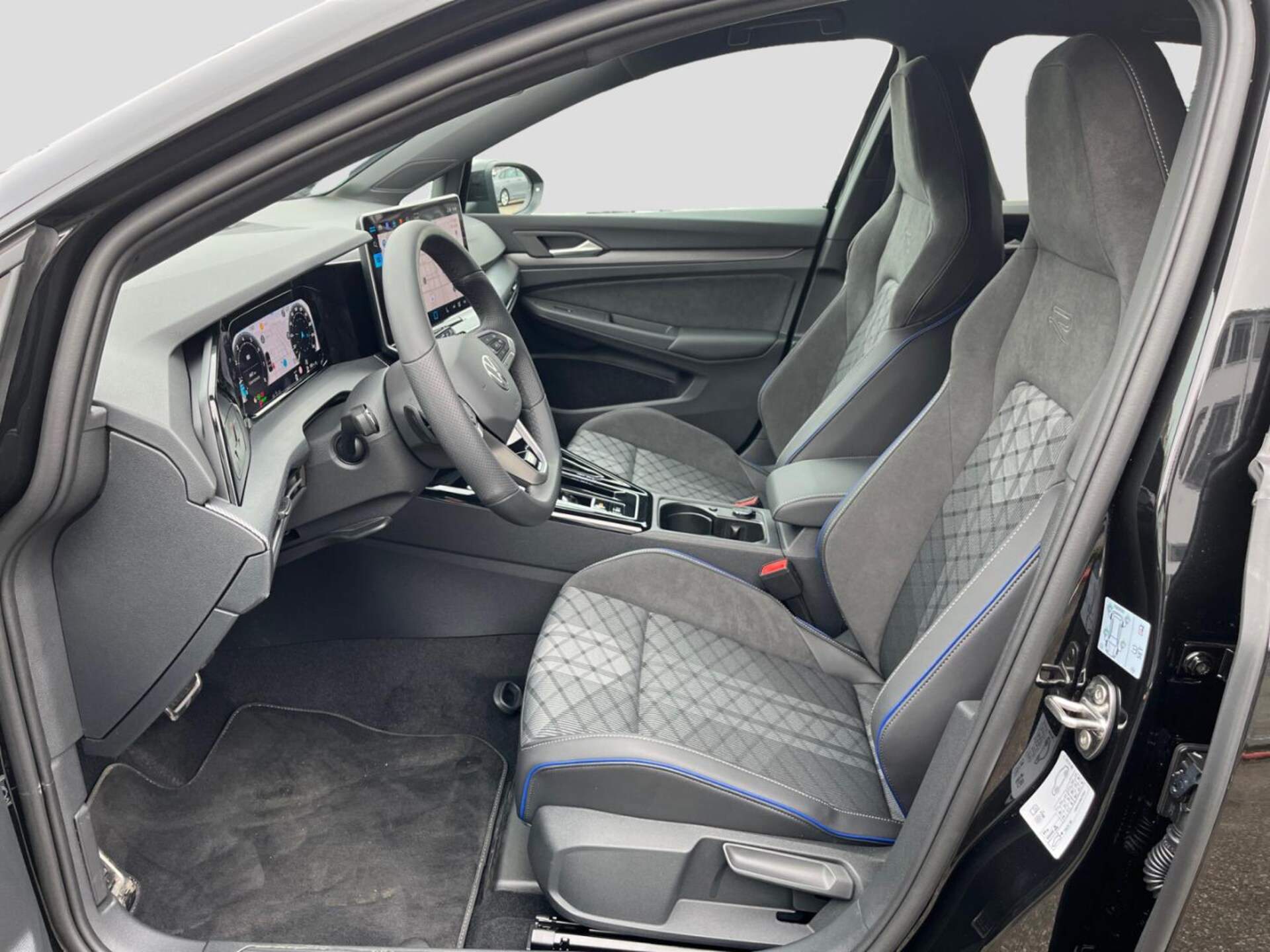 Volkswagen Golf R-Line