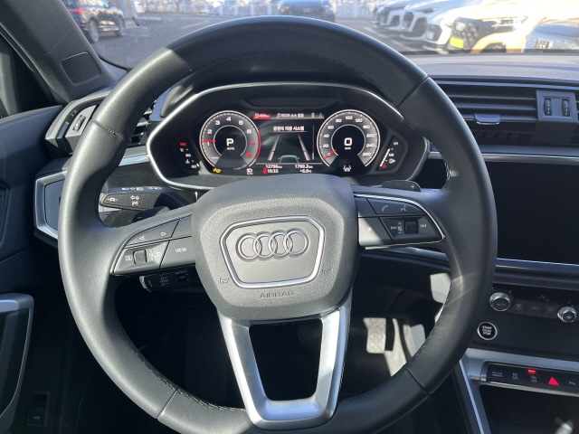 Audi Q3 40 TFSI quattro Premium 137 186 kW hp Tiptronic 10