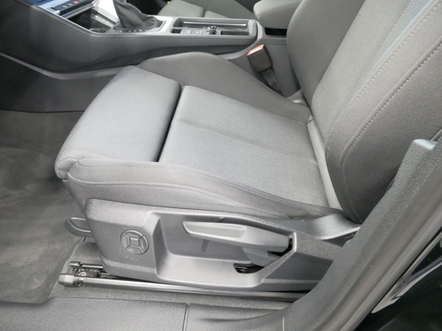 Bild über Audi Q3 advanced 35 TFSI S tronic - für weitere Informationen kontaktieren Sie den Audi Partner