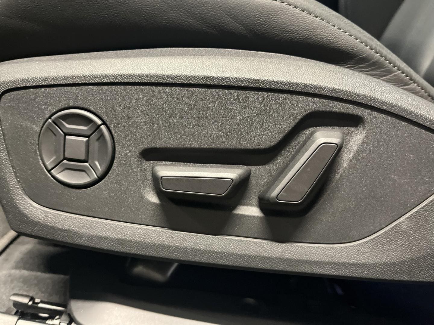 Bild über Audi A6 Avant TFSI 150 kW S tronic - für weitere Informationen kontaktieren Sie den Audi Partner