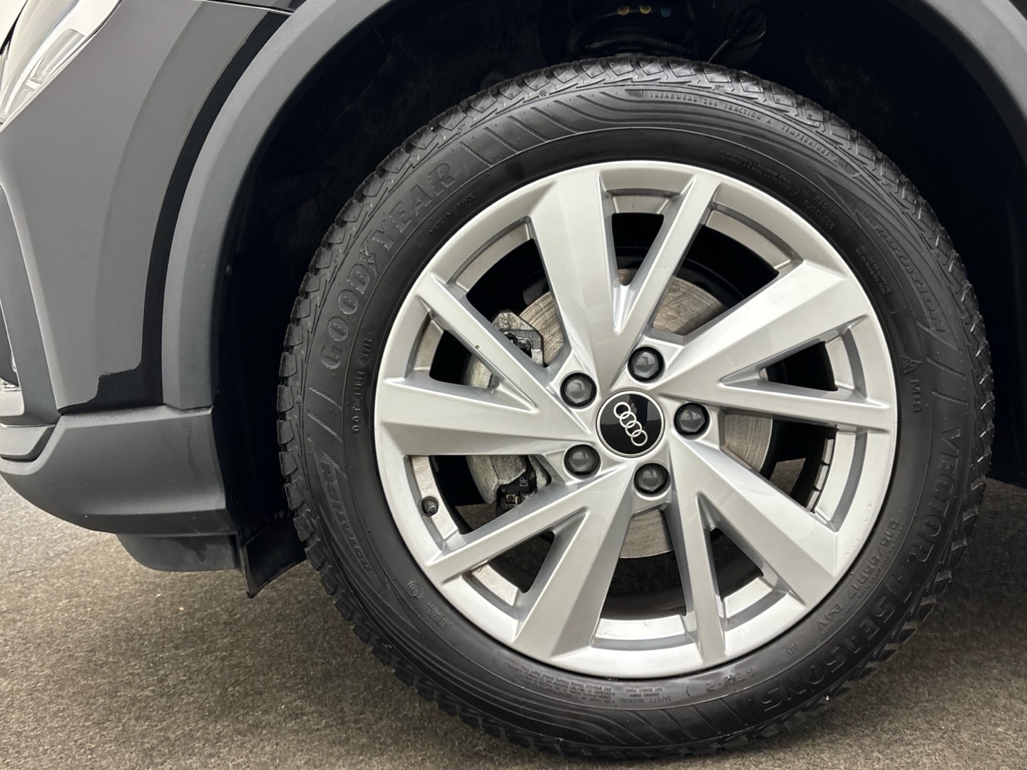 Bild über Audi Q2 30 TFSI Schaltgetriebe - für weitere Informationen kontaktieren Sie den Audi Partner