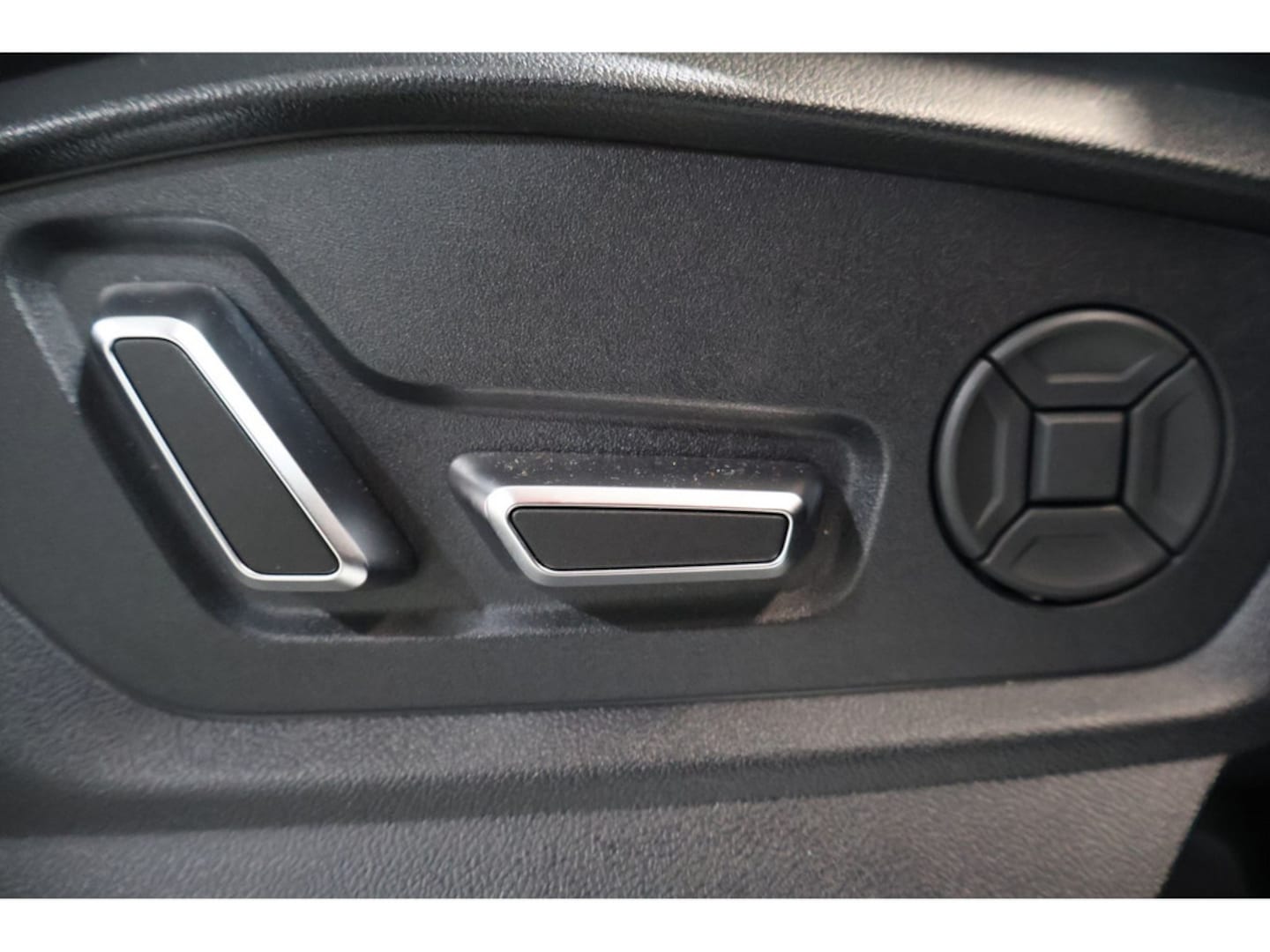 Bild über Audi Q8 SUV 50 TDI quattro tiptronic - für weitere Informationen kontaktieren Sie den Audi Partner