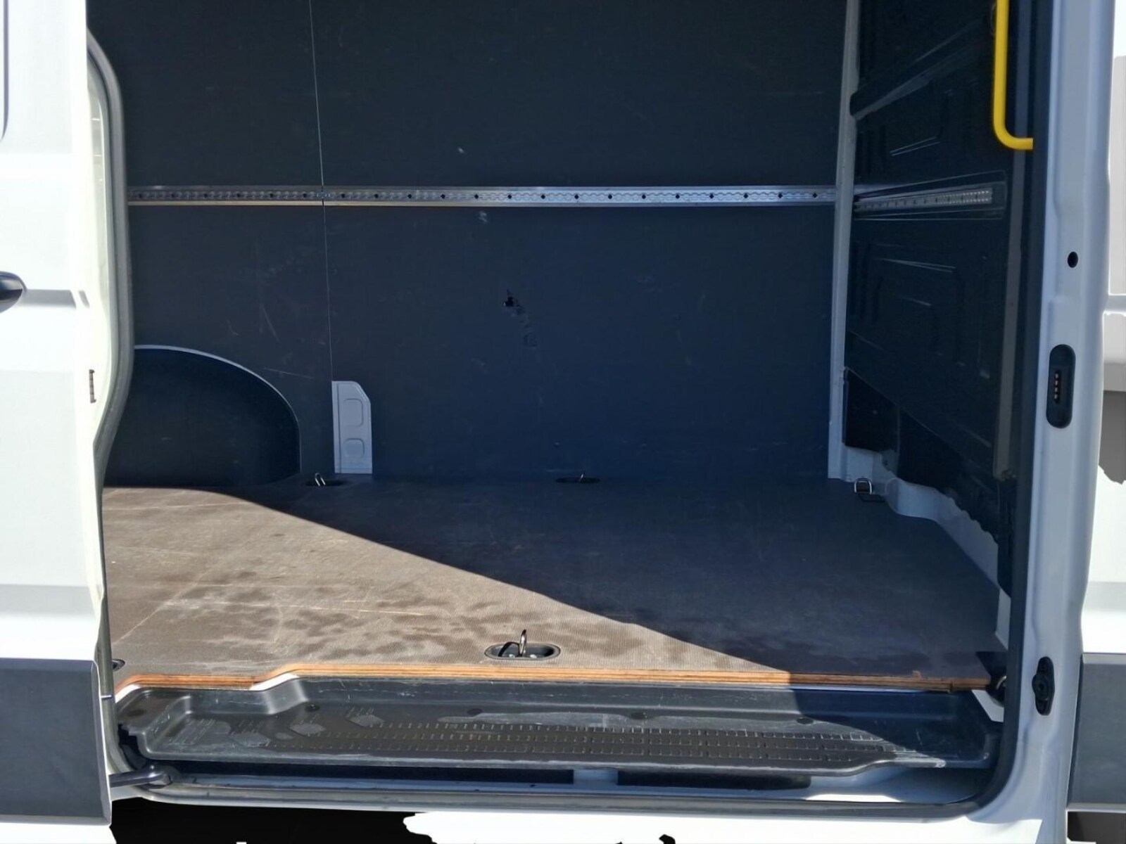Volkswagen Crafter Kasten mittlerer Radstand – Bild 8